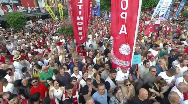 Erdoğan'ın kalesinde gövde gösterisi