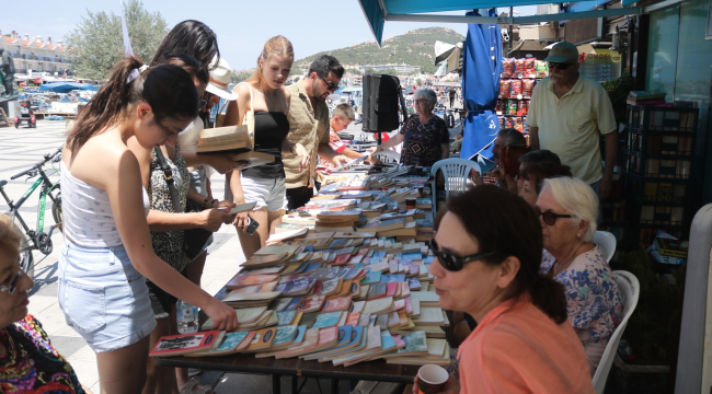 Foça kitap kulübünden köy,okul ve cezaevleri kütüphanelerine ücretsiz kitap bağışı