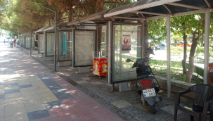 Gördes belediyesi üreticiler için ücretsiz satış stantlarında kurdu