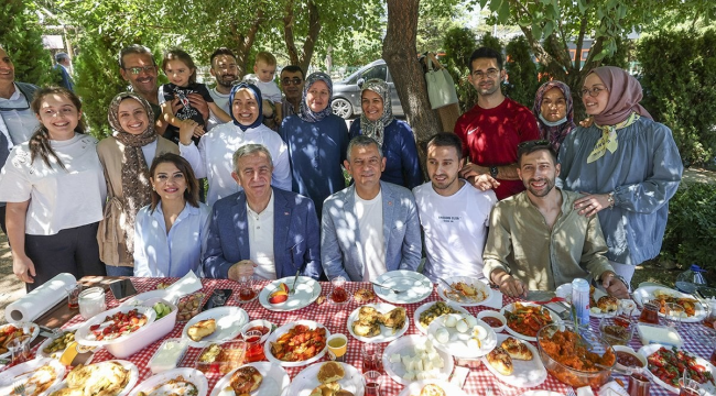 Herkesin yüzü gülüyor
