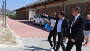 Kaymakam Altuntaş ve başkan Dönmez yapımı tamamlanan Kula binicilik tesisi gezdi