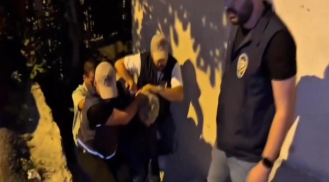 Leman Dergisi'ne karikatür operasyonu: Yöneticiler gözaltına alındı, dergiler toplatıldı