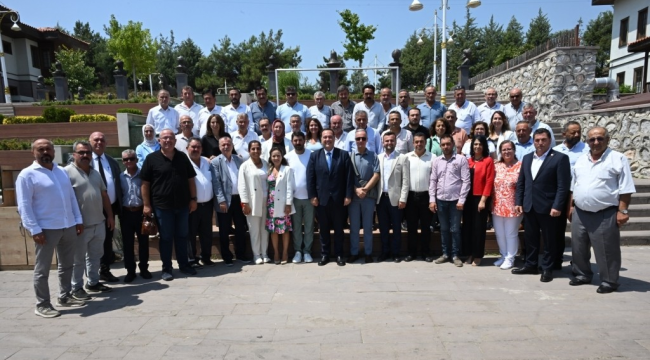 Muhtarlatla toplantıya katılan başkan Dutlulu'hizmet bekleyen Manisa halkı var'