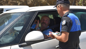 Polis vatandaşlara orman yangınlarını önleme broşürü dağıttı