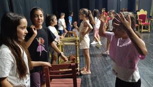 Salihli'de sahne çocukların! 