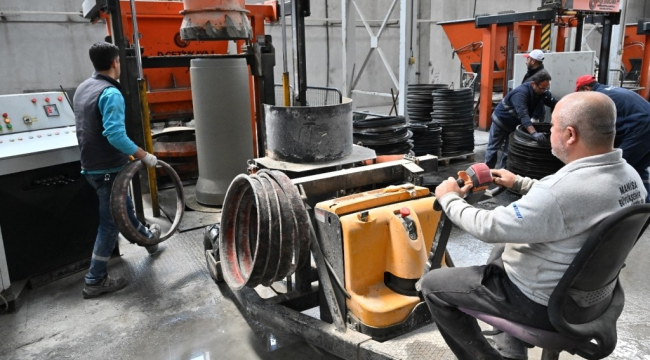 Salihli kilit parke taş fabrikası 17 ilçe için üretiyor