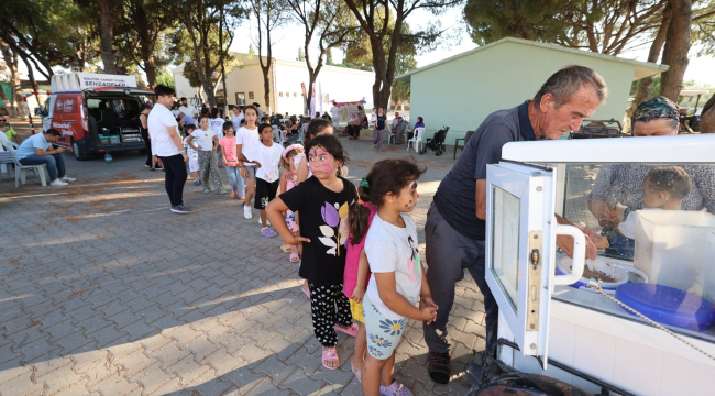 Şehzadeler belediyesi çocuklar için dodurma ve oyun günü düzenledi
