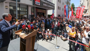 Soyer'e sahip çıkan CHP lideri Özel"hiçbir kardeşimi satmadım,Tunç kardeşimi de satmam" 