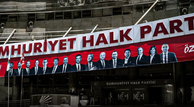 Tarihe geçecek utanç fotoğrafı CHP genel merkezi'ne asıldı!
