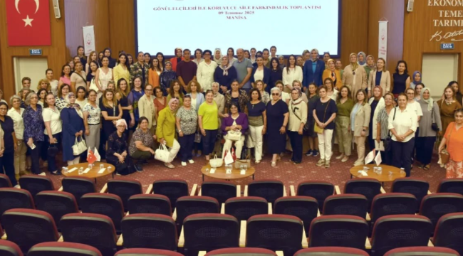 Vali Özkan gönül elçileri ile koruyucu aile farkındalık toplantısına katıldı