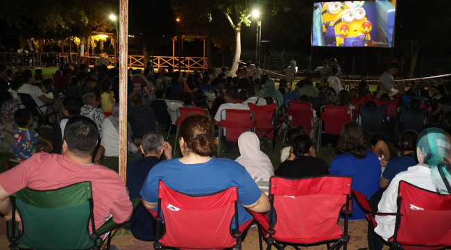 Ahmetli belediyesi çocuklar için açık hava film gösterisi düzenledi