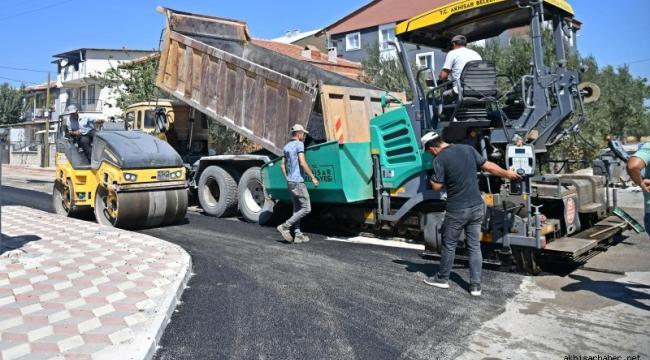 Akhisar'da belediyenin yol çalışması hız kesmeden sürüyor