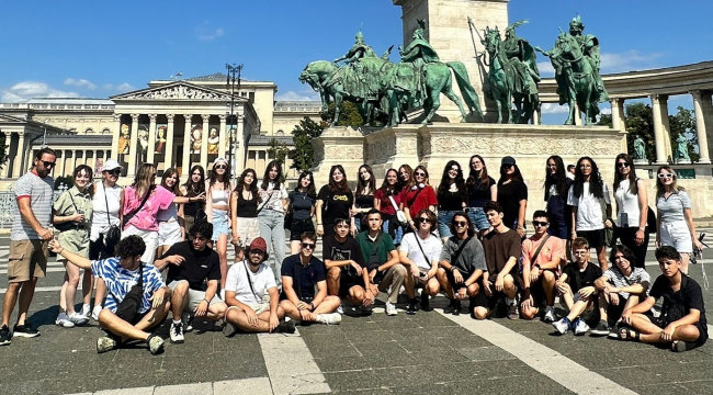 Alaşehir'li 35 lise öğrencisi Mekadonya halk oyunları festivaline katılıyor