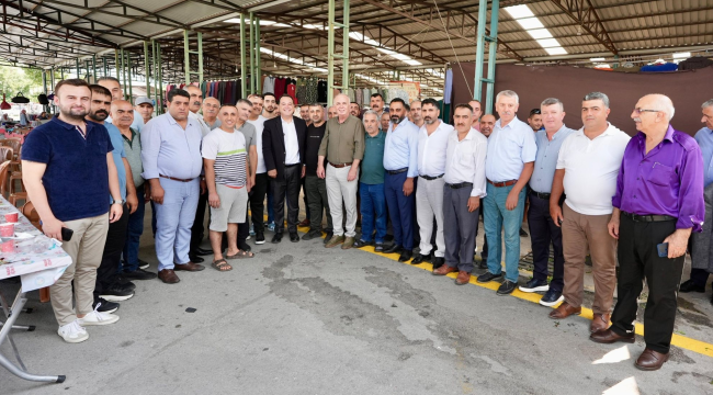 Besim Başkan, perşembe pazarında esnafla buluştu