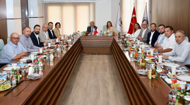 CHP heyeti Manisa'da kentin nabzını tututu