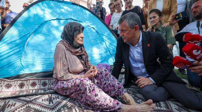 CHP lideri Sındırgı'da depremde evleri zarar gören vatandaşları ziyaret etti