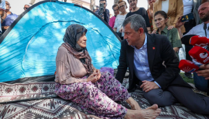 CHP lideri Sındırgı'da depremde evleri zarar gören vatandaşları ziyaret etti