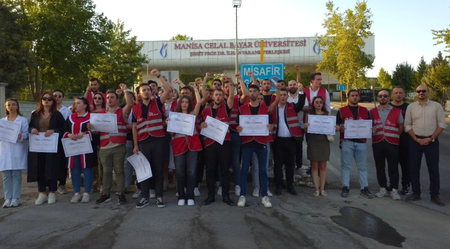 CHP Manisa gençlik kollarından"sahte diploma" protestosu