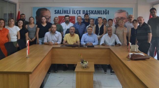 Salihli'de CHP karıştı! başkanı Enver Akgün ilçe başkanlığından istifa etti