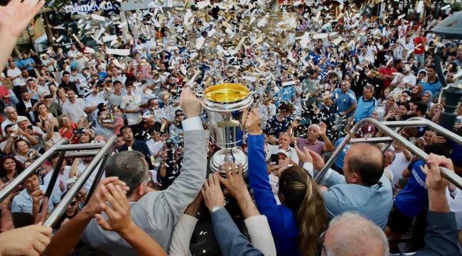 Çoşkulu şampıyonluk kutlaması