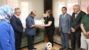 Gözyaşları arasında diploma teslimi
