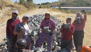 İmece usulü yol yapımına kadınlardan büyük ilgi