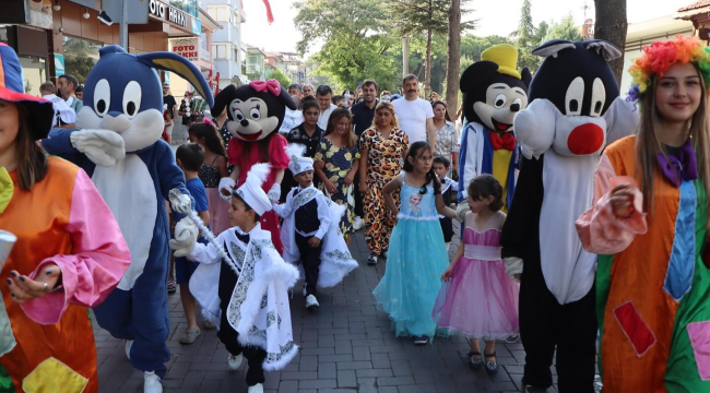 Kula'da toplu sünnet töreni renkli görüntülere sahne oldu