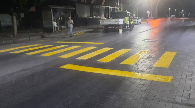 Salihli'de yaya güvenliği için yaya geçitleri boyandı