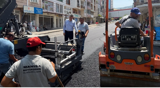 Soma'da yollar yıllar sonra sıcak asfaltla kaplanıyor