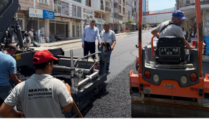 Soma'da yollar yıllar sonra sıcak asfaltla kaplanıyor