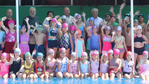 Yüzmeyi öğrendiler belgeleri başkandan aldılar