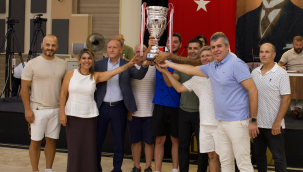 Zıpkınla balık avlama şampiyonası'nda birinci olan Kuşadası sualtı sporcuları hediye yağmuru