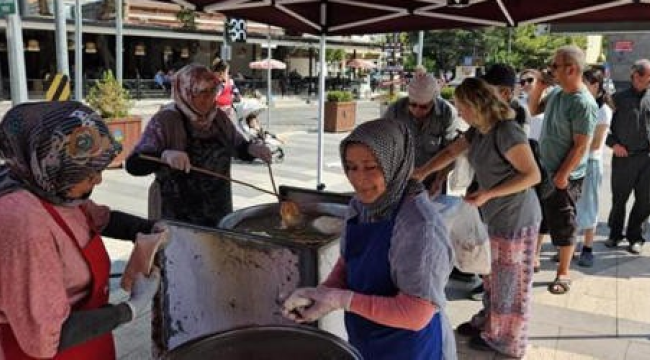 Balıkesir'de depremlerin bitmesi için lokma hayrı