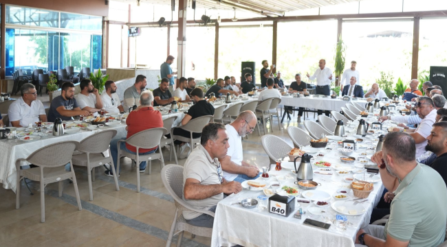 Başkan Akın şoförler odası başkanı ve oto galerici esnafıyla buluştu