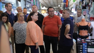 Başkan Gençay pazarda esnafları ziyaret etti