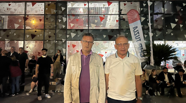 Başkanlar Cumhuriyet halk partisi İstanbul il binasında