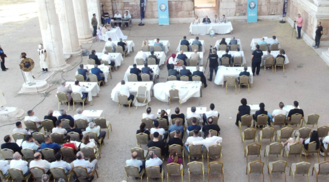 Belediye meclis toplantısı Sardes antik kenti gymnasium binasında yapıldı