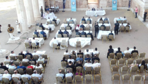 Belediye meclis toplantısı Sardes antik kenti gymnasium binasında yapıldı