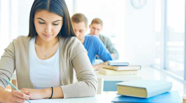 Belediye YSK'ye hazırlanan öğrencilere yardım için deneme kulübü kurdu