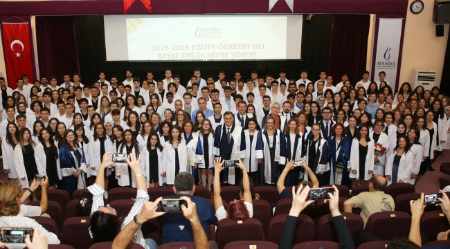 CBÜ'de öğrenciler beyaz önlük giyme heyecanı yaşadı