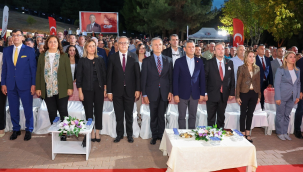 CHP lideri Uşak'ta Ferdi Zeyrek amfi salonu açtı