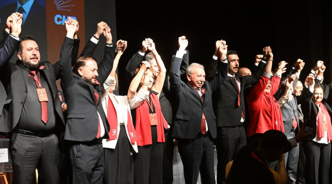 CHP'liler Salihli'de Mustafa ÖZER'i ilçe başkanı seçti