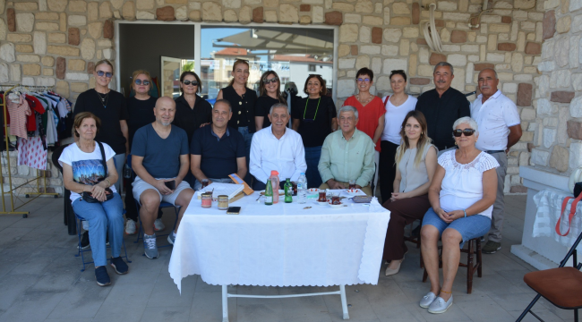  Kadın eliyle pazarı açıldı