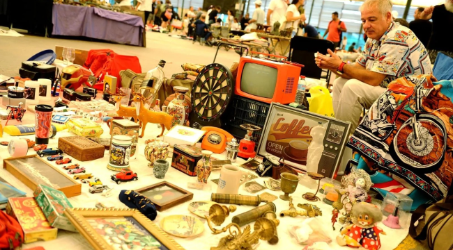 Karşıyaka belediyesi tarafından düzenlenen 2. el pazarı yeniden açıldı