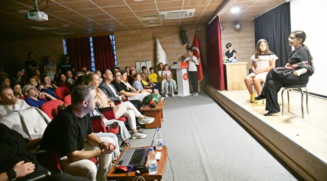 Küçük oyuncular sahnede hünerlerini sergiledi