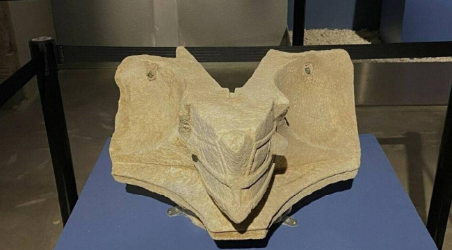 Manisa Aigai'de 2 bin 200 yıllık güneş saati bulundu