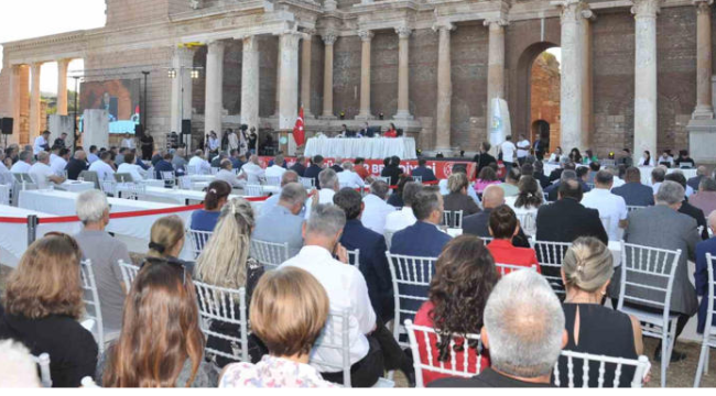 Manisa büyükşehir belediye meclisi tarihi mekanda toplandı