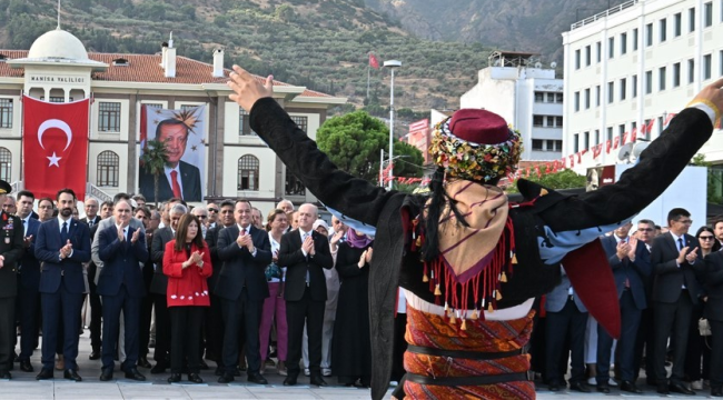 Manisa'nın düşman işgalinden kurtuluşu çoşkuyla kutlandı