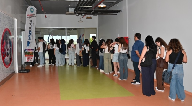 Öğrencilerin indirimli kart almaları için Muradiye Kampüsünde kart basım noktası kuruldu