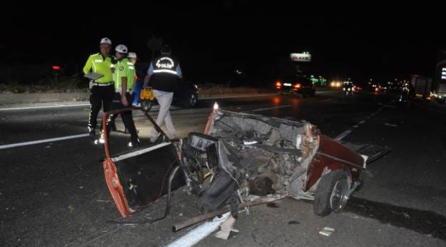 Otomobil ikiye bölündü kazada 5 kişi yaşamını yitirdi